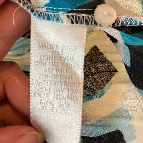 Stretchy Blouse - Picture 8 of 8